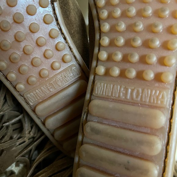 Anthropologie Minnetonka Moccasins 5 Layer Fringe Boot - Picture 15 of 15